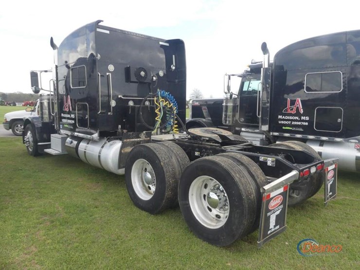 2021-peterbilt-389-image-3