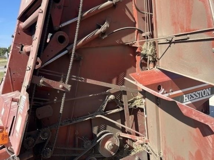 l2---heston-560-baler-image-9
