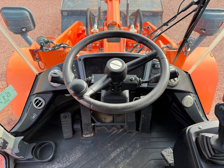 2017-doosan-dl220-5-image-60