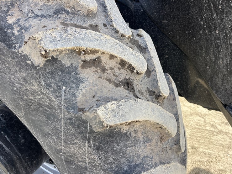 case-ih-magnum-370-cvt-image-29