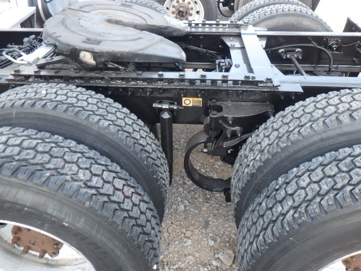 2018-peterbilt-579-image-14