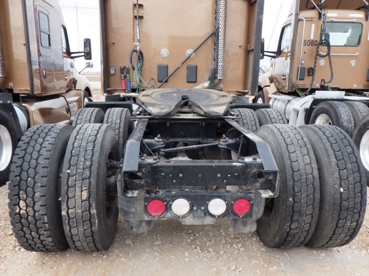 2022-kenworth-t680-image-11