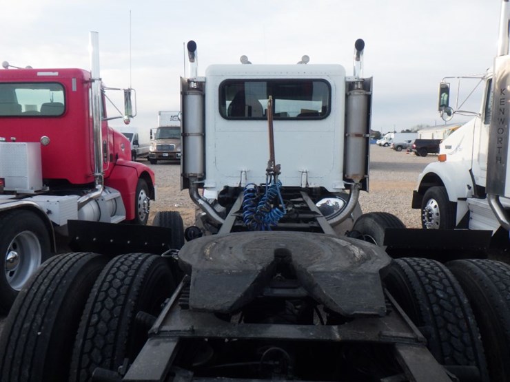 1997-peterbilt-379-image-12