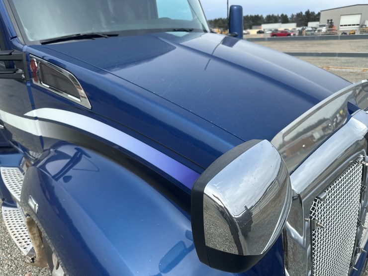 2020-kenworth-t680-image-11
