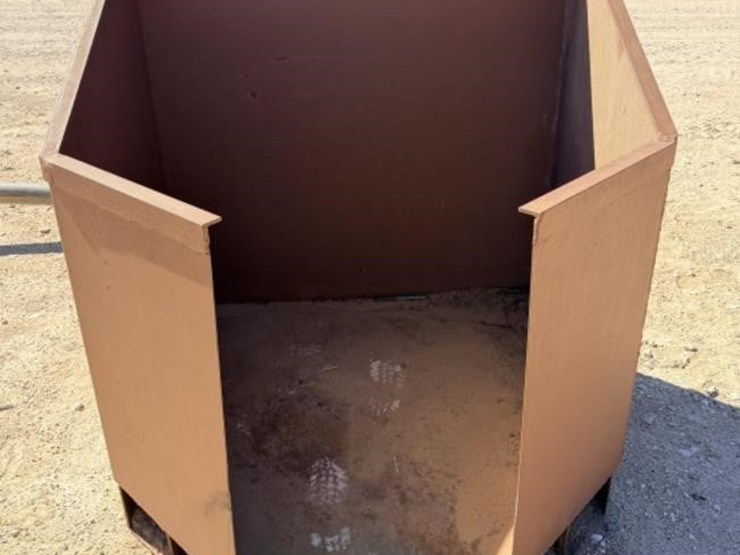 l3---feed-box/protein-feeder-image-1