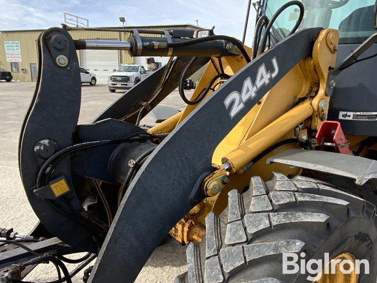 2012-deere-244j-image-19