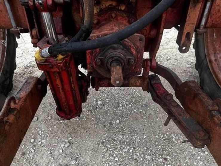 l2---farmall-350-l.p.-gas-image-16