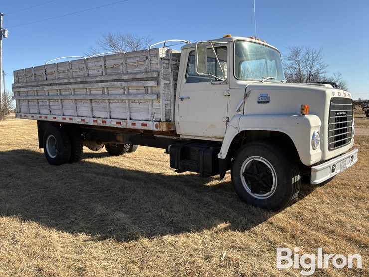 1979-ford-700-image-3