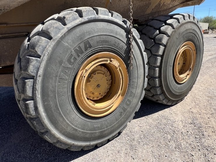 2012-caterpillar-740b-image-12