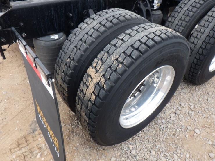 2022-kenworth-t680-image-8