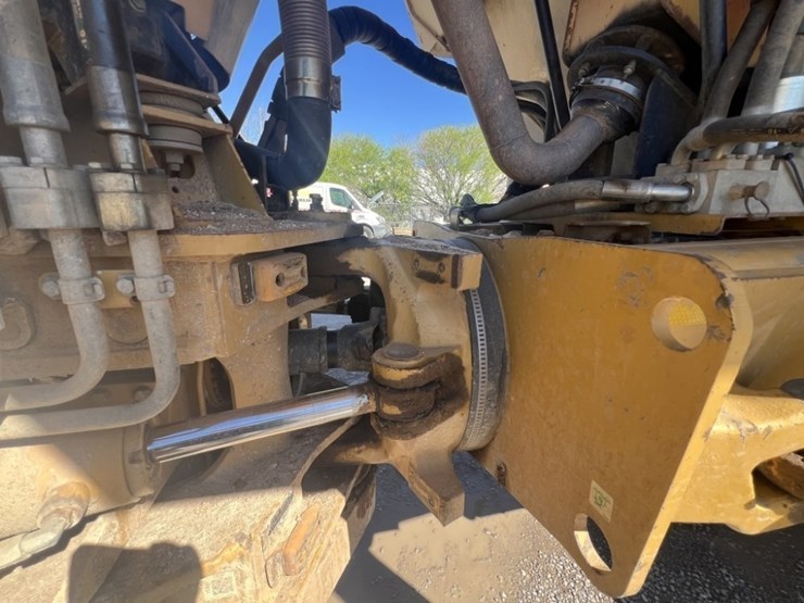 2010-caterpillar-740b-image-12