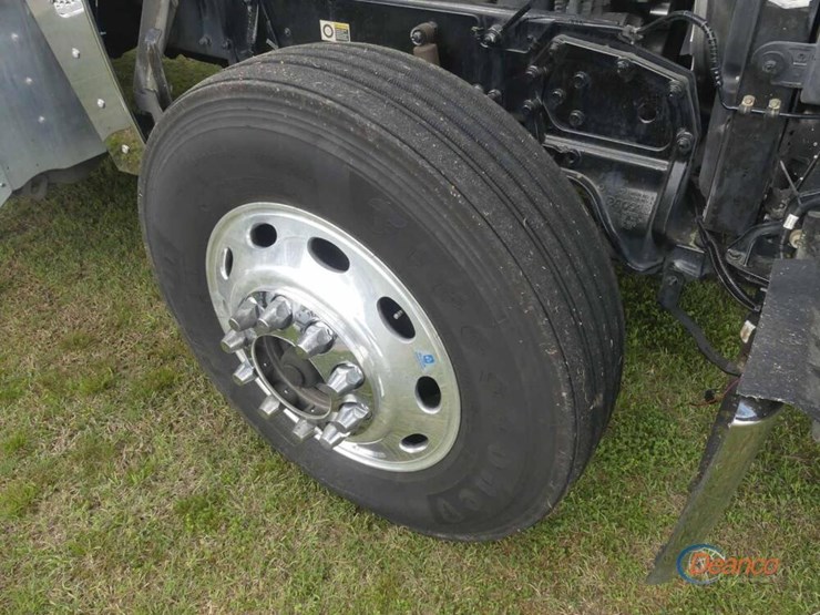 2022-peterbilt-389-image-12