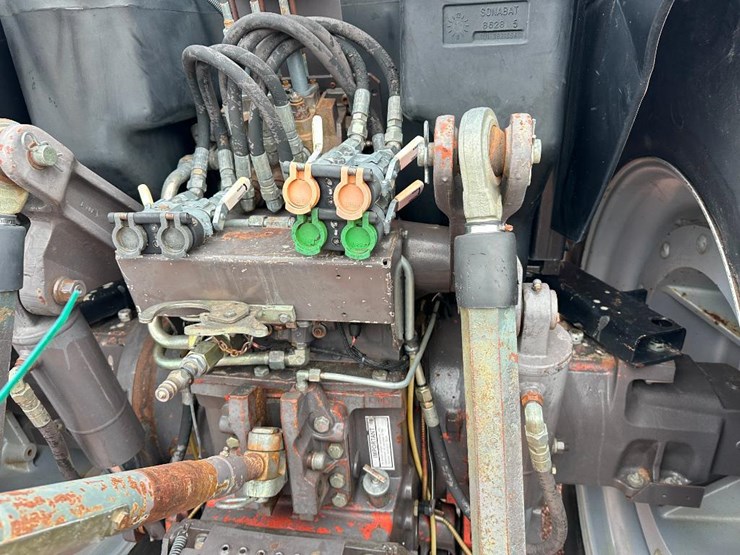 massey-ferguson-8160-image-42