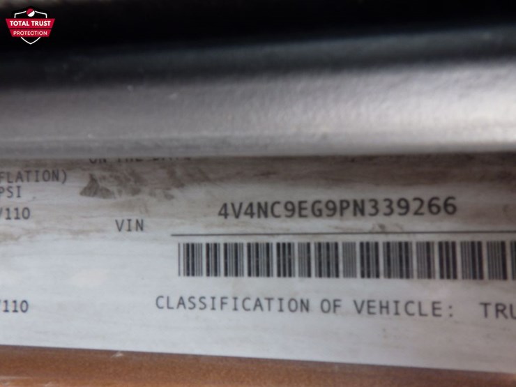 2023-volvo-vnl-300-image-19