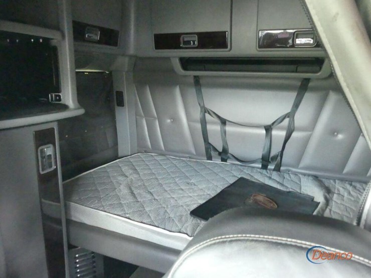 2020-peterbilt-389-image-16