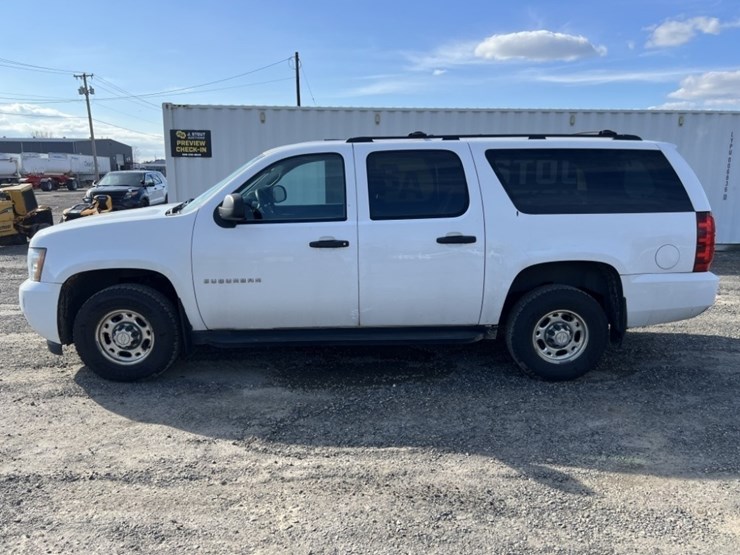 2013-chevrolet-suburban-image-7