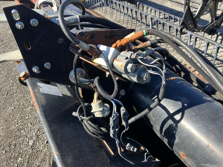 new-holland-84c-image-10