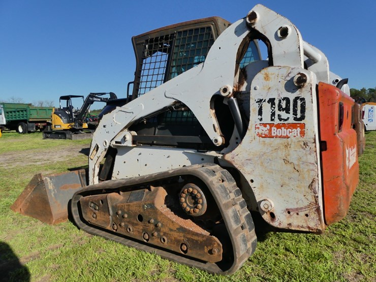 2013-bobcat-t190-image-4