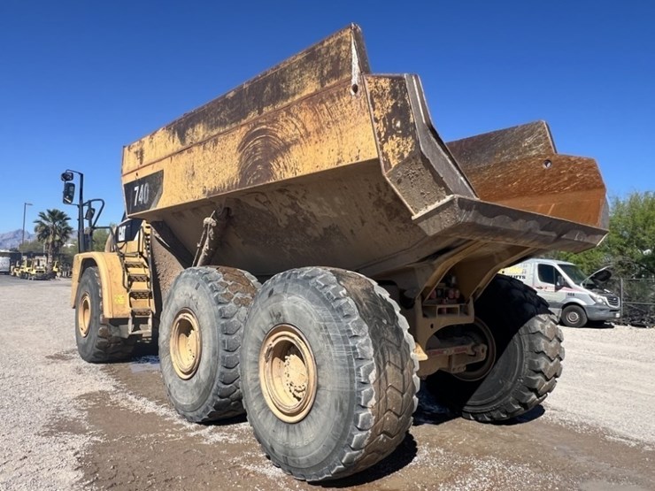 2010-caterpillar-740b-image-3