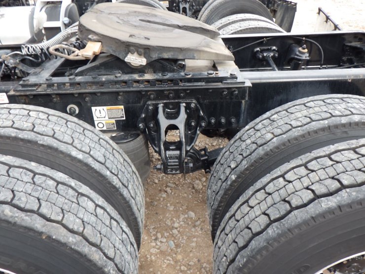 2022-kenworth-t680-image-13