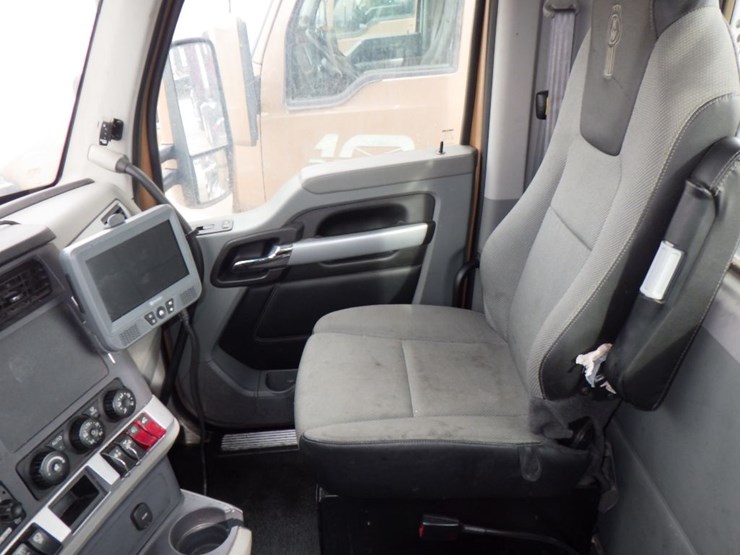 2022-kenworth-t680-image-17