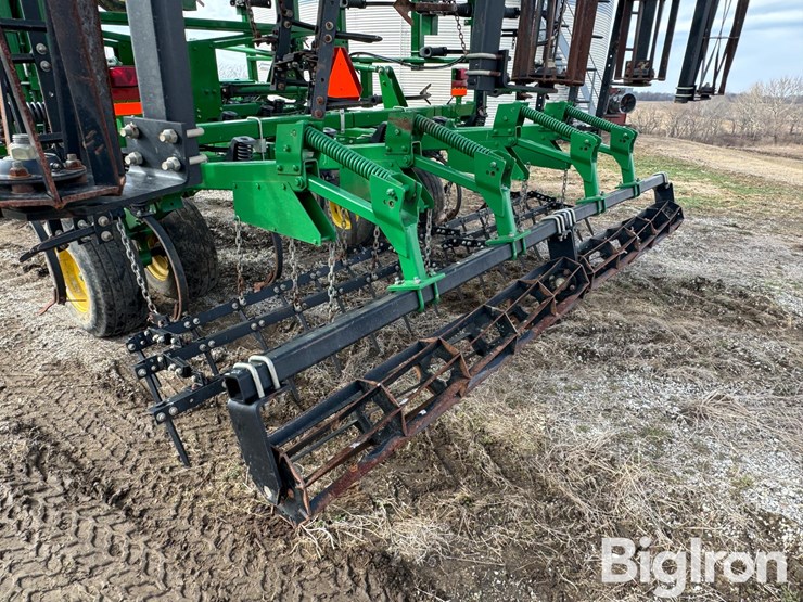 2012-john-deere-2210-image-17