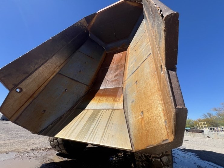 2013-caterpillar-740b-image-48