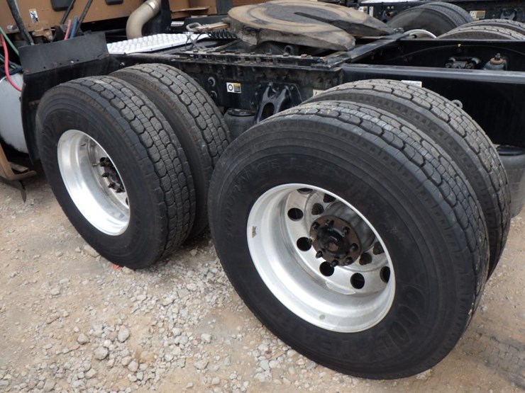 2022-kenworth-t680-image-14