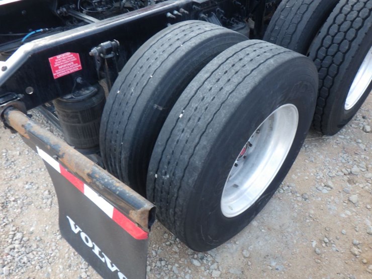 2019-volvo-vnl-300-image-6