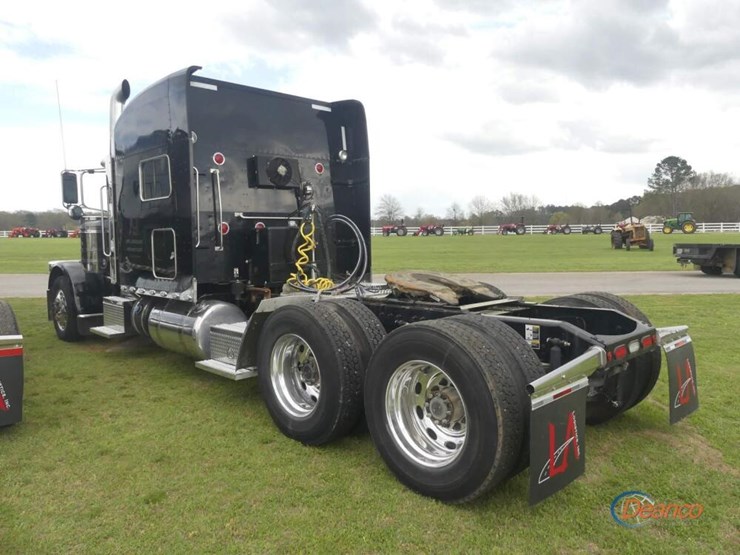 2020-peterbilt-389-image-3