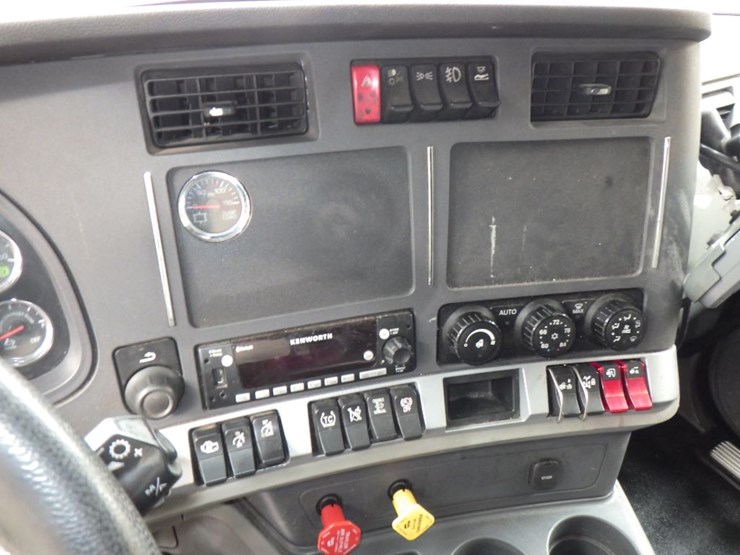 2022-kenworth-t680-image-26