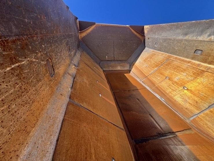 2010-caterpillar-740b-image-48