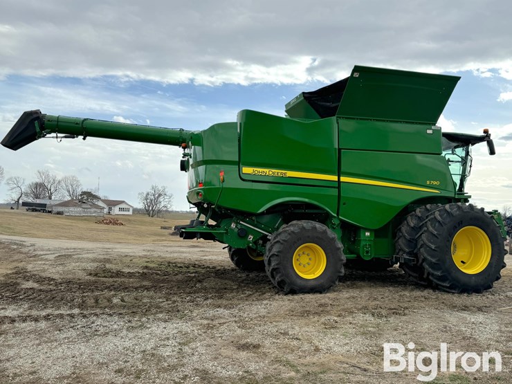 2020-john-deere-s790-image-7