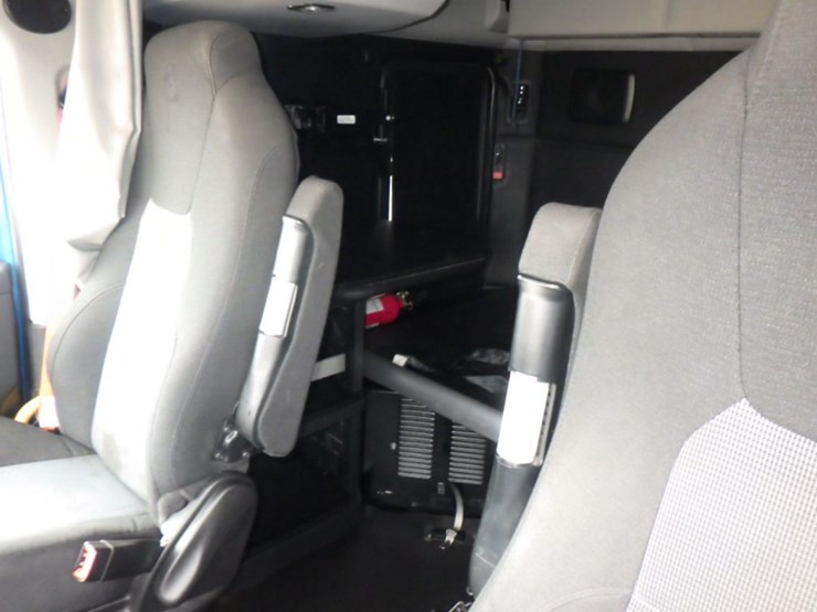 2022-kenworth-t680-image-21