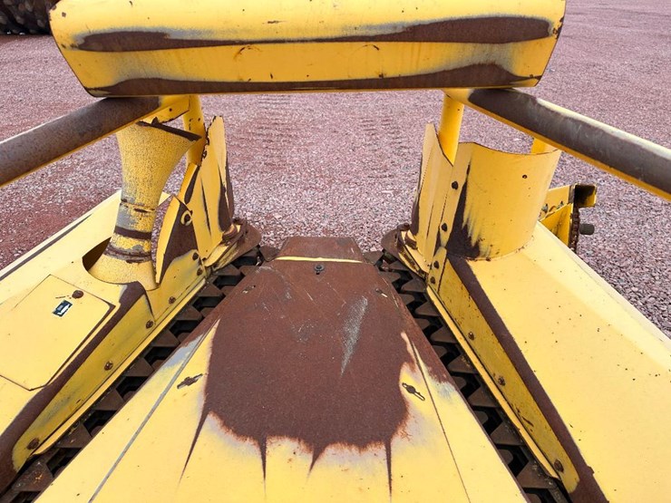 new-holland-824-image-10