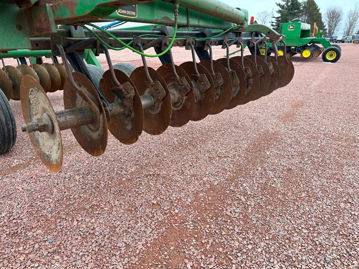 john-deere-235-image-14