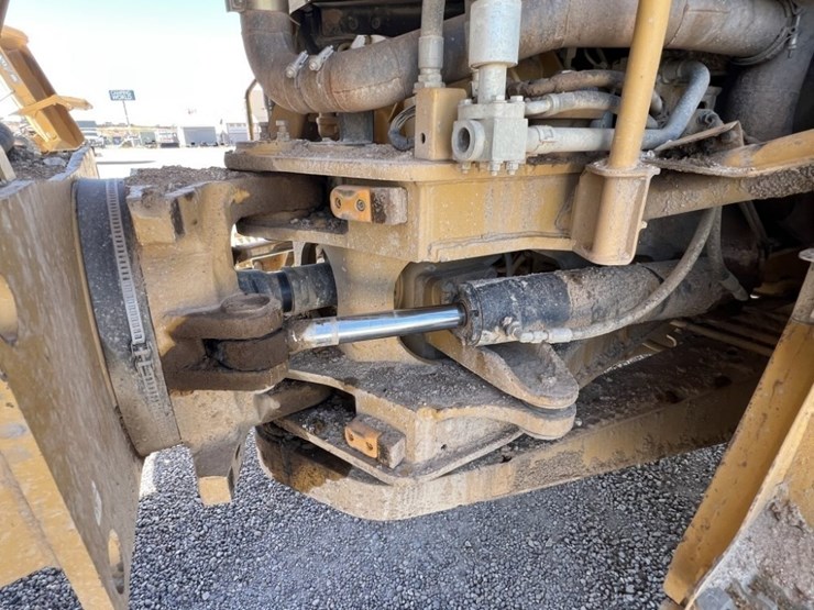 2012-caterpillar-740b-image-26