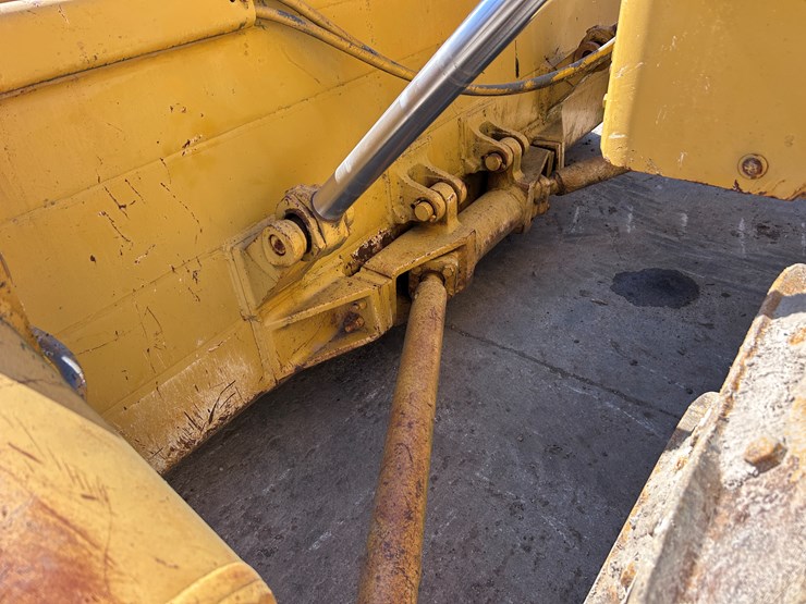 caterpillar-d7-image-25