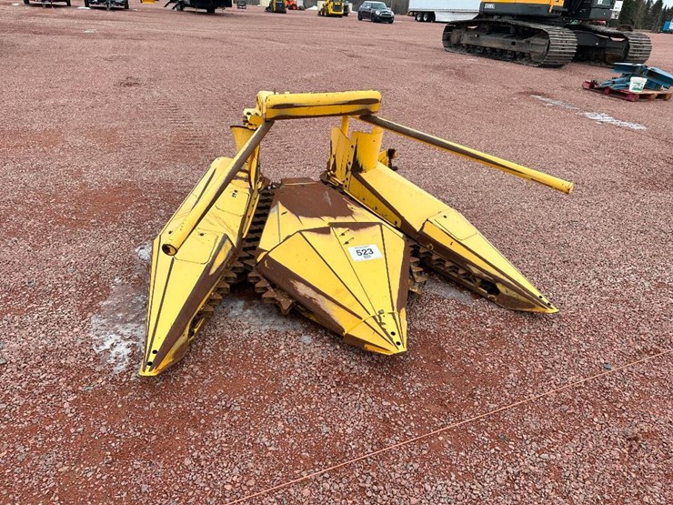 new-holland-824-image-2