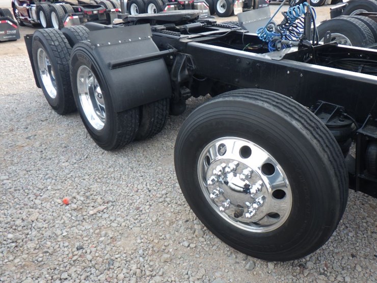 1997-peterbilt-379-image-4