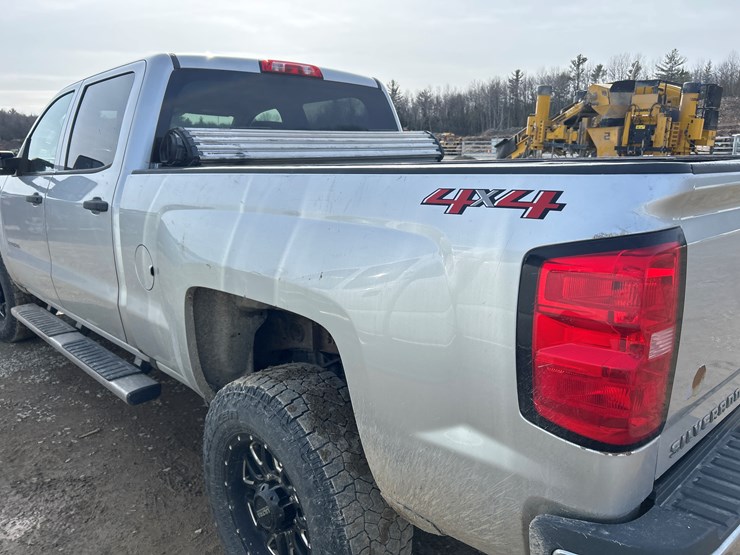 2018-chevrolet-2500-image-18