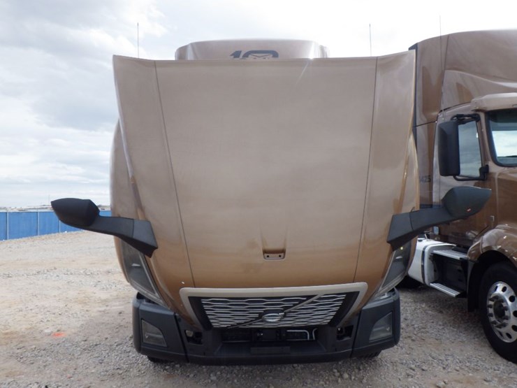 2022-volvo-vnl-300-image-20