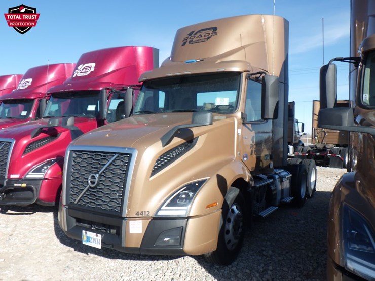 2022-volvo-vnl-300-image-1