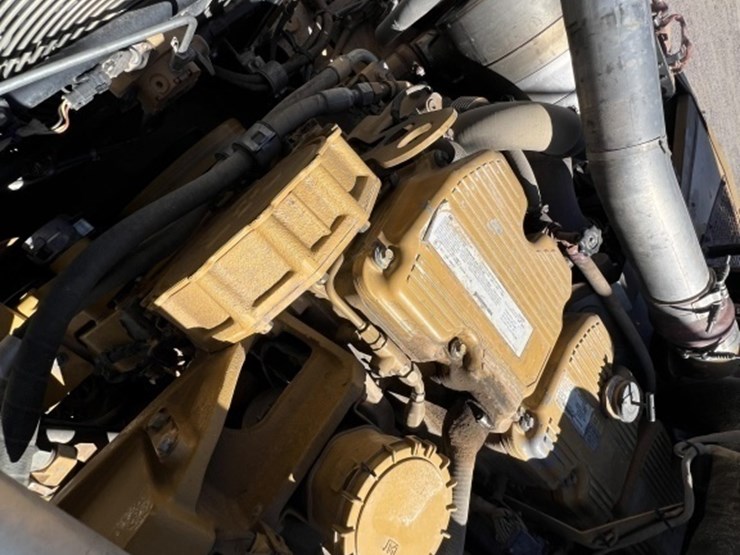 2013-caterpillar-740b-image-41