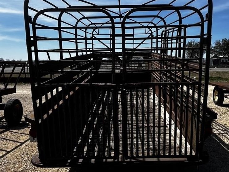 l2--16'-gooseneck-livestock-trailer-image-5
