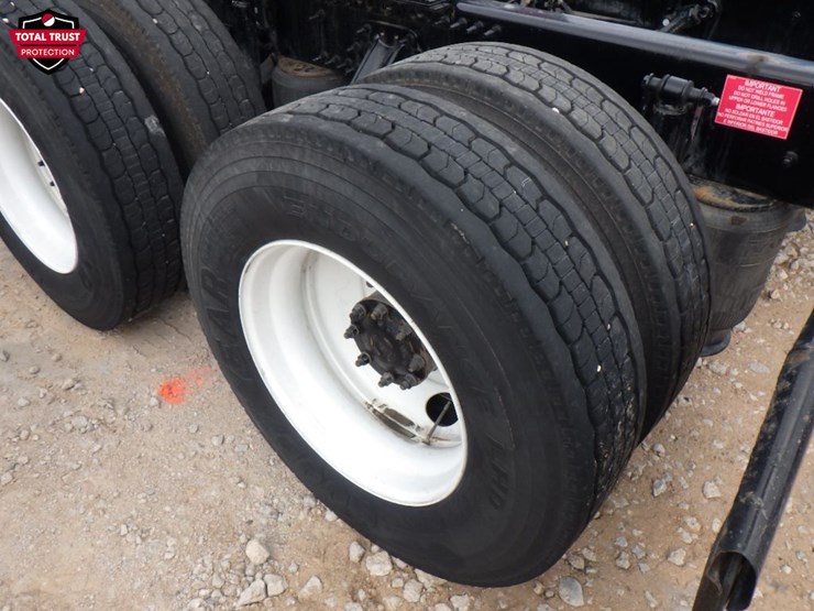 2023-volvo-vnl-300-image-14