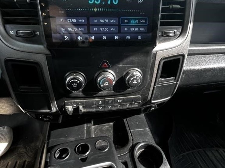 2014-dodge-ram-5500-image-32