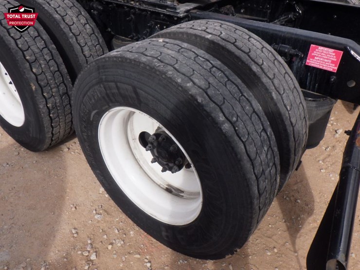 2024-volvo-vnl-300-image-13