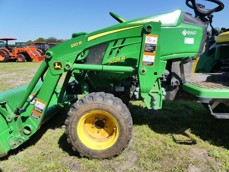 2025-john-deere-2025r-image-10