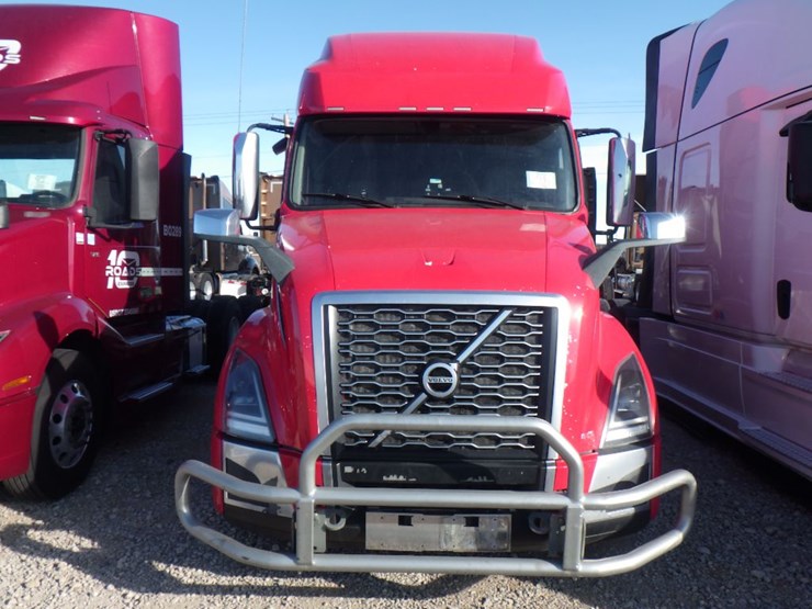 2021-volvo-vnl-760-image-2